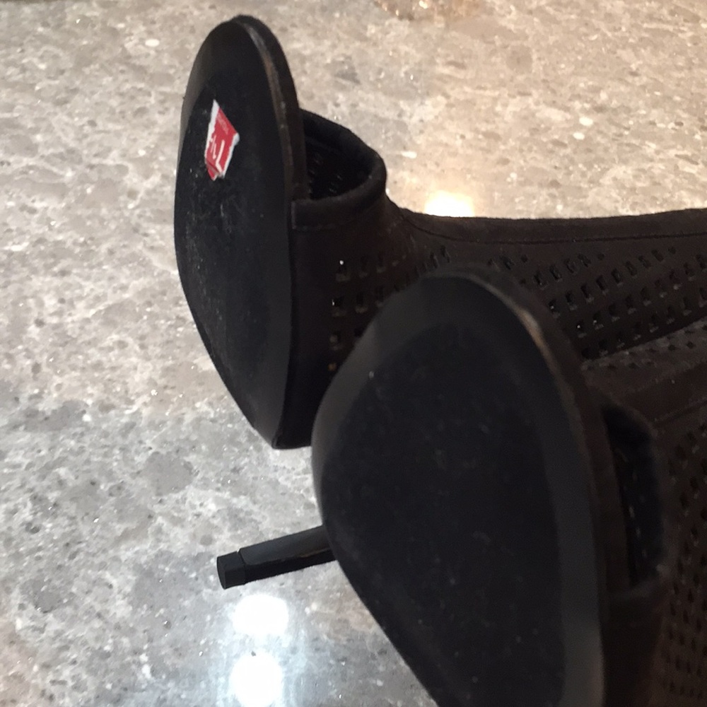 Shoes - Picture 7 of 7